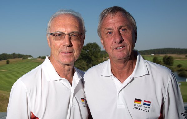 다정한 모습의 프란츠 베켄바우어(왼쪽)과 요한 크루이프
