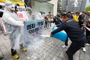대통령과 오너...민주주의가 놓치고 있는 것들
